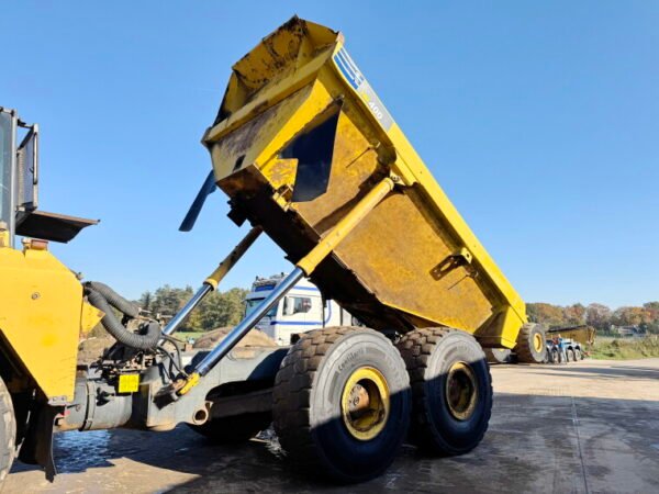 Komatsu HM400-2 - Image 12