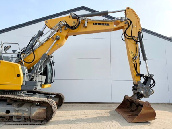 Liebherr R924LC - Image 12