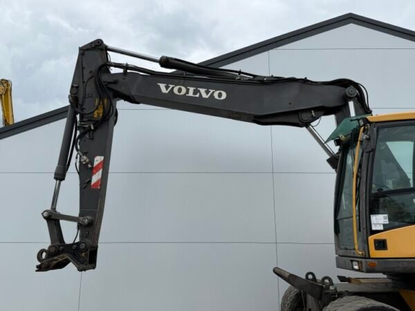 Volvo EW180C - Image 13