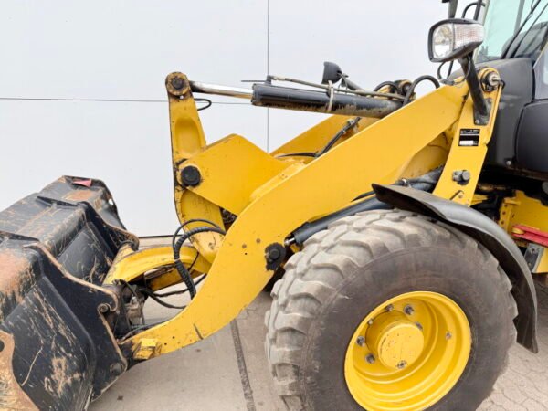 Caterpillar 908M - Image 14