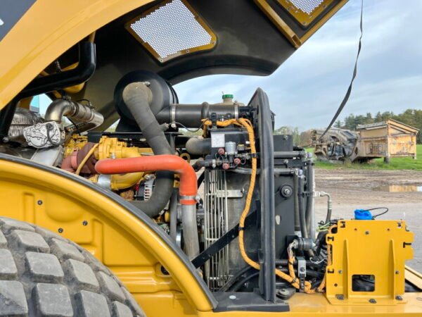 Caterpillar CS66B - Image 13