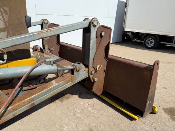 Challenger MT865B - Image 16