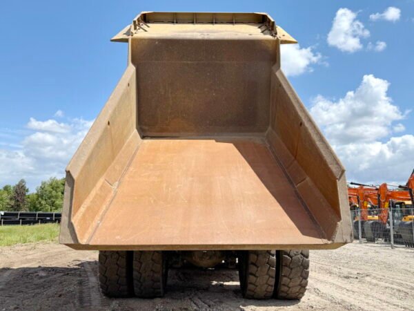 Komatsu HD405-7 - Image 14
