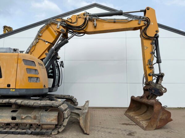 Liebherr R926 Compact - Image 13