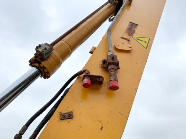 Liebherr R944C HDSL - 19 Meter Long Reach - Image 11