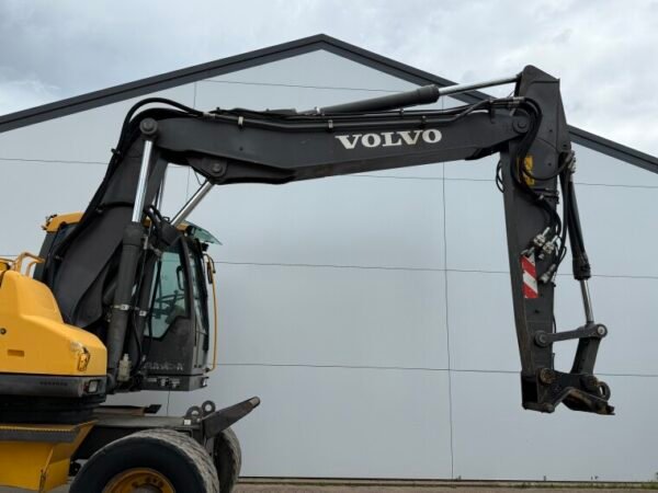 Volvo EW180C - Image 14
