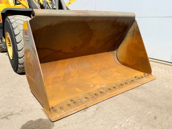 Volvo L150H - Image 13