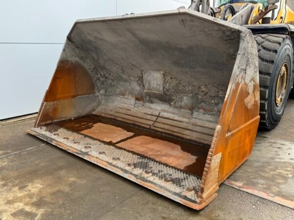 Volvo L220H - Image 14