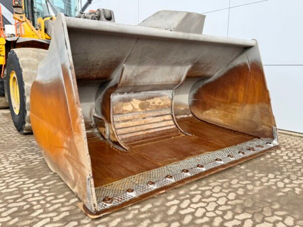 Volvo L350H - Image 13