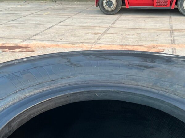 2 x Michelin 45 / 65 R 45 - Image 12