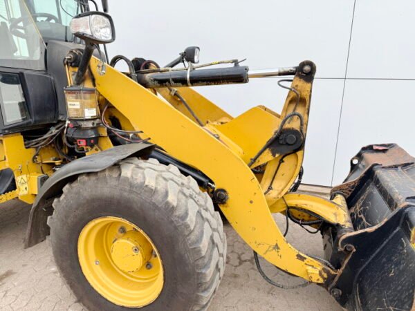 Caterpillar 908M - Image 15