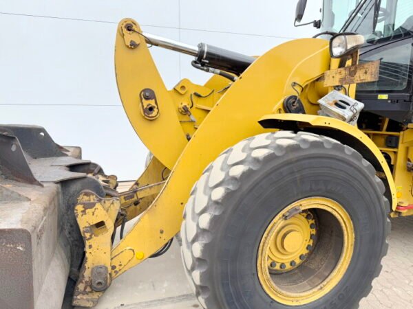 Caterpillar 938K - Image 14