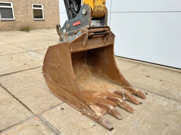 Hyundai HX235LCR - Image 14