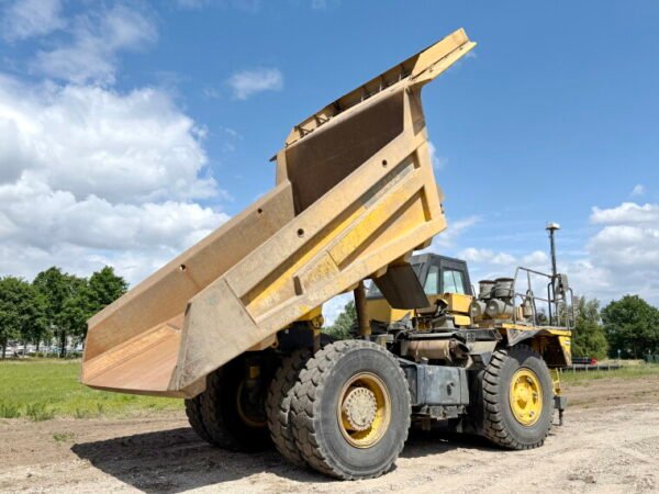 Komatsu HD405-7 - Image 15