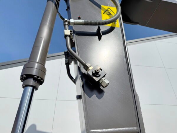 Volvo EC210 - Image 12