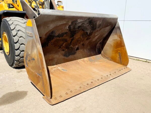 Volvo L150H - Image 14