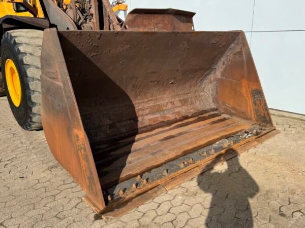 Volvo L180H - Image 13