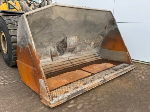 Volvo L220H - Image 13