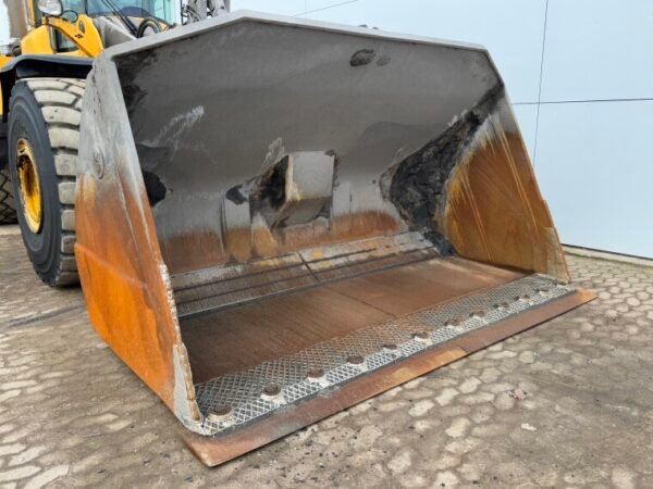 Volvo L220H - Image 16