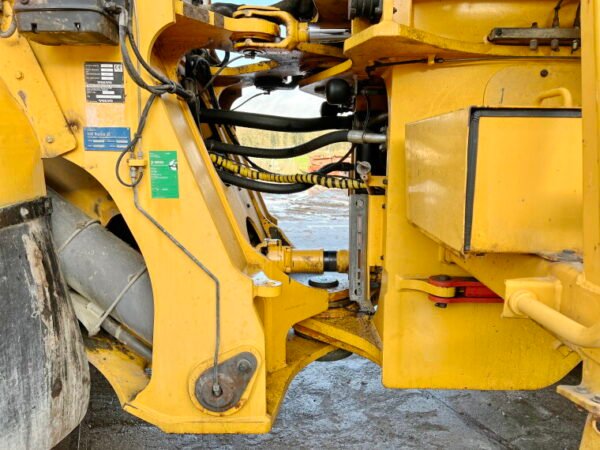 Volvo L350F - Image 16