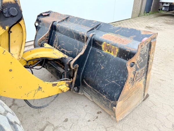 Caterpillar 908M - Image 13