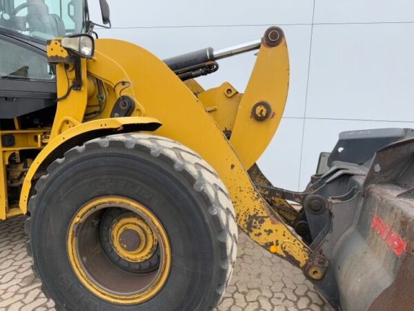 Caterpillar 938K - Image 15