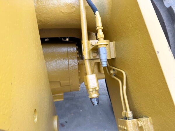 Caterpillar 962M - Image 15