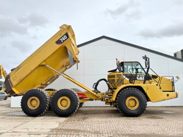 Caterpillar 740 - Image 16