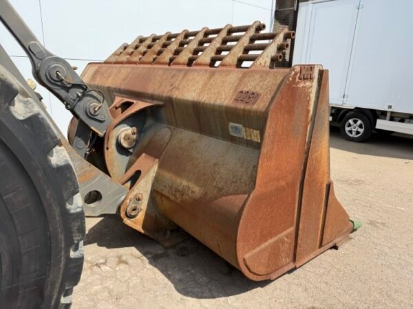Volvo L220G - Image 16
