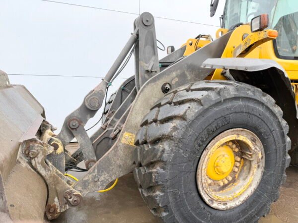 Volvo L120G - Image 14