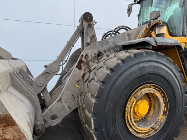 Volvo L220H - Image 15