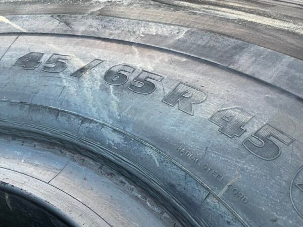 2 x Michelin 45 / 65 R 45 - Image 13