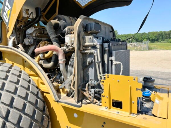 Caterpillar CS66B - Image 17