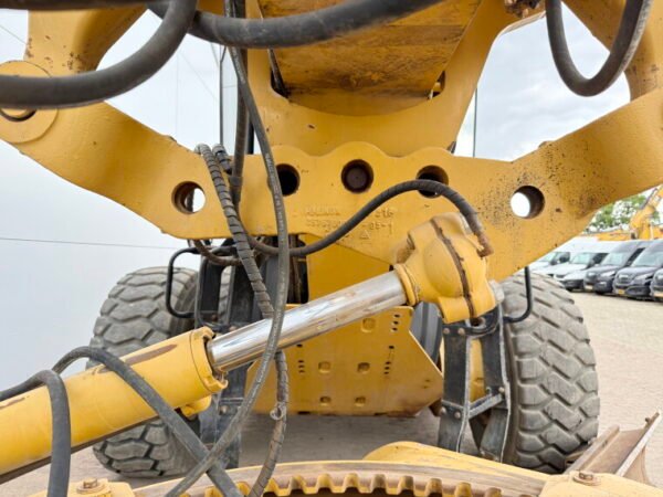 Caterpillar 14M - Image 16