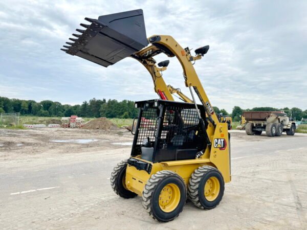 Caterpillar 216B3 - Image 16
