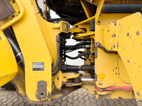 Caterpillar 938K - Image 16