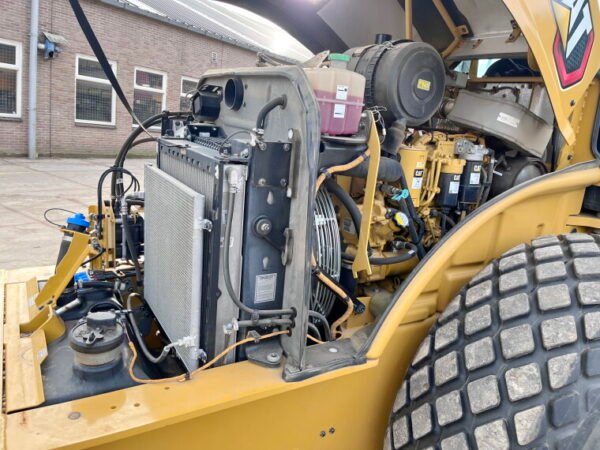 Caterpillar CS66B - Image 16