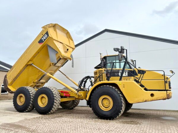 Caterpillar 740 - Image 17