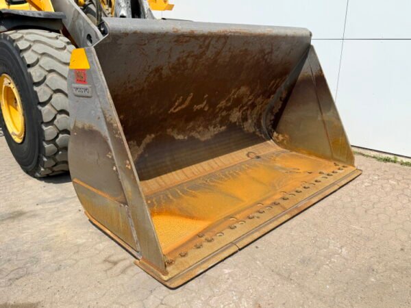 Volvo L150H - Image 16