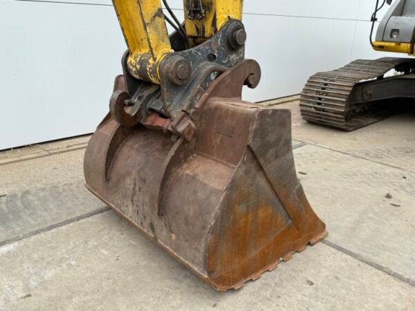 New Holland E215LC - Image 18