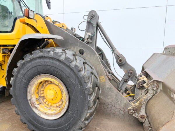 Volvo L120G - Image 15