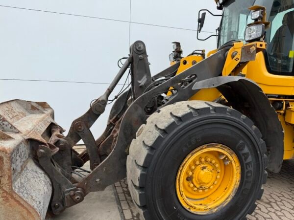 Volvo L70H - Image 16