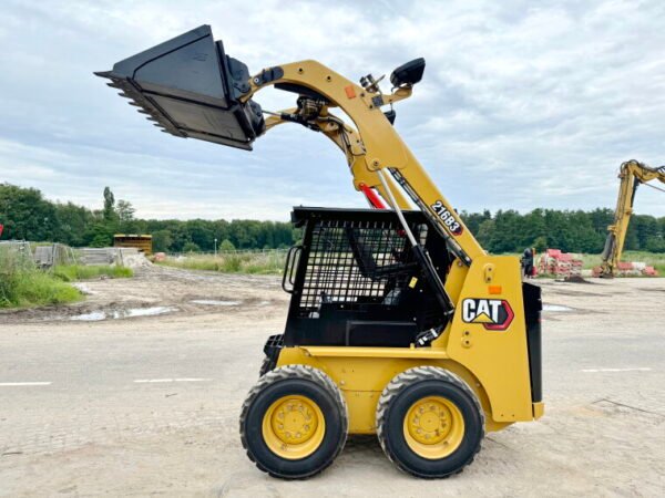 Caterpillar 216B3 - Image 17