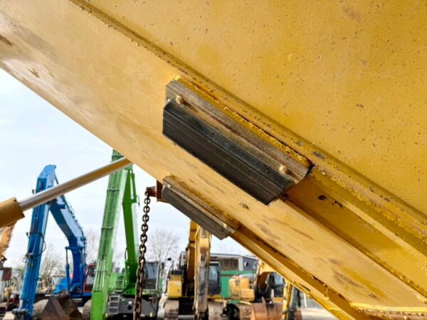Caterpillar 730 - Image 17
