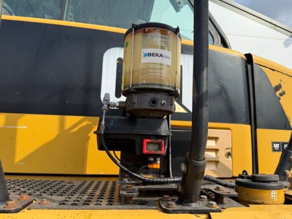 Caterpillar 730 - Image 17