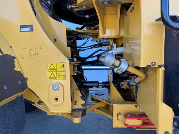 Caterpillar 950M - New michelin tyres - Image 18
