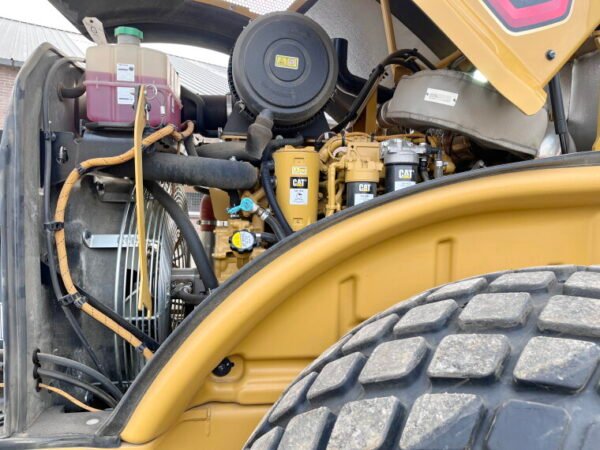 Caterpillar CS66B - Image 17
