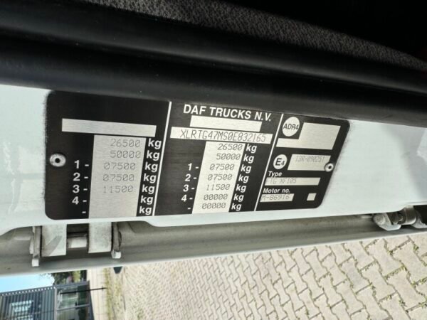 DAF XF105.410 6x2 - Image 17