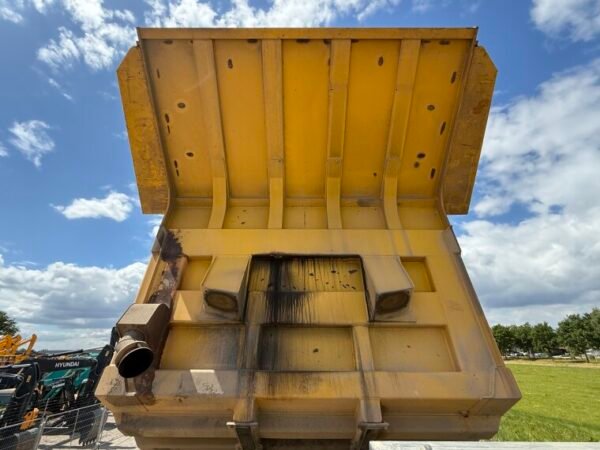 Komatsu HD405-7 - Image 18