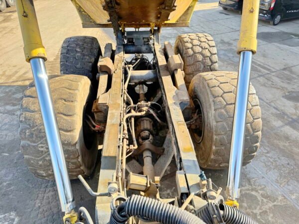 Komatsu HM400-2 - Image 17